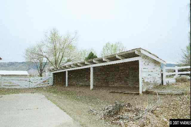 12930 Valley Springs Road Reno, NV 89511 - Photo 4 of 8 a backyard of a house with garage