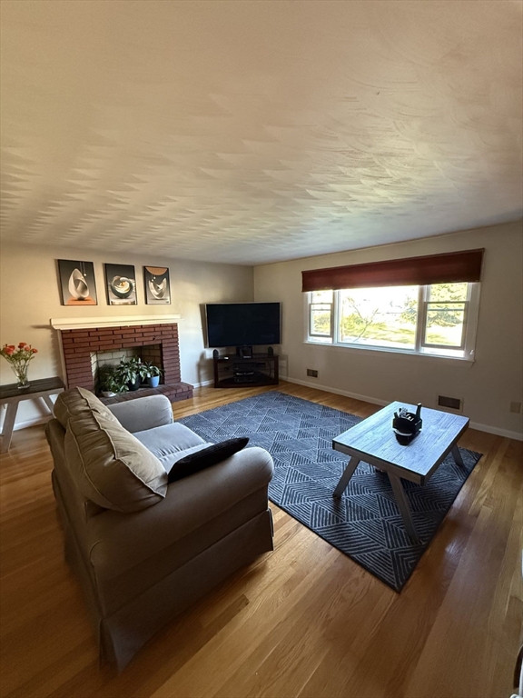 22 Briarwood Road Framingham, MA 01701 - Photo 14 of 37