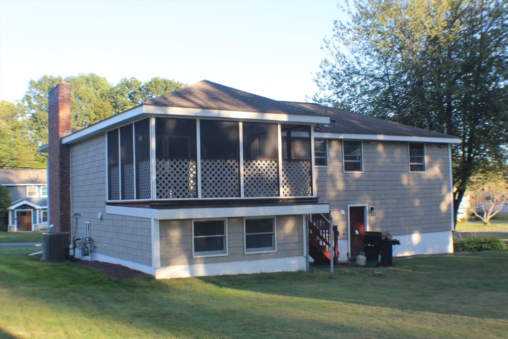 22 Briarwood Road Framingham, MA 01701 - Photo 3 of 37