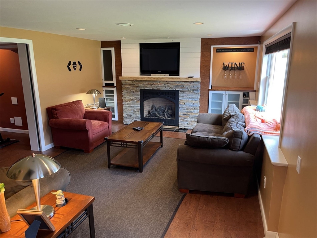 22 Briarwood Road Framingham, MA 01701 - Photo 4 of 37