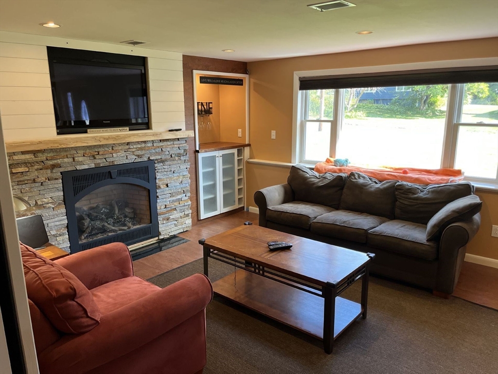 22 Briarwood Road Framingham, MA 01701 - Photo 5 of 37