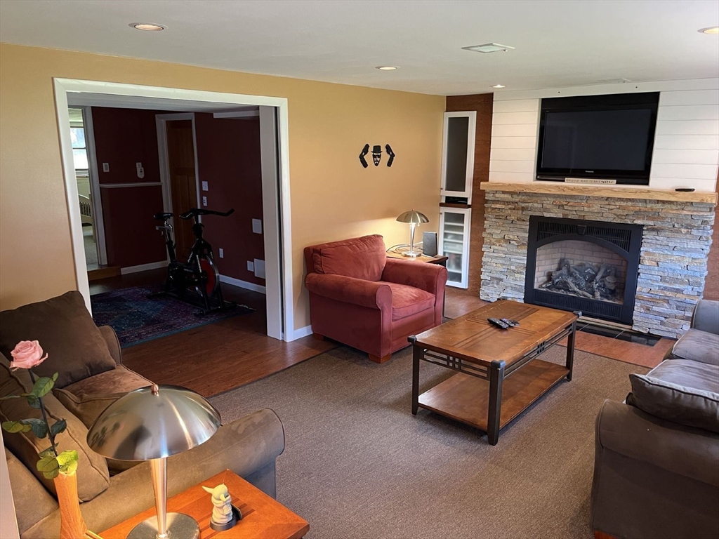 22 Briarwood Road Framingham, MA 01701 - Photo 6 of 37