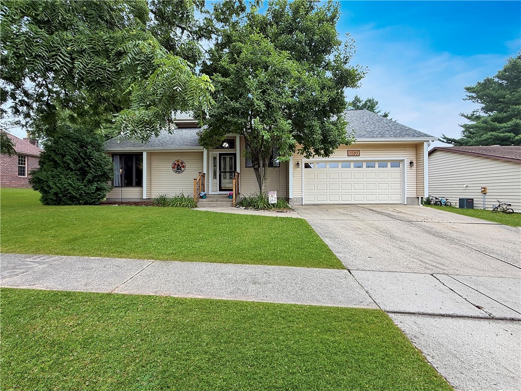 3585 North Woodridge Drive Decatur, IL 62526 - Photo 1 of 47