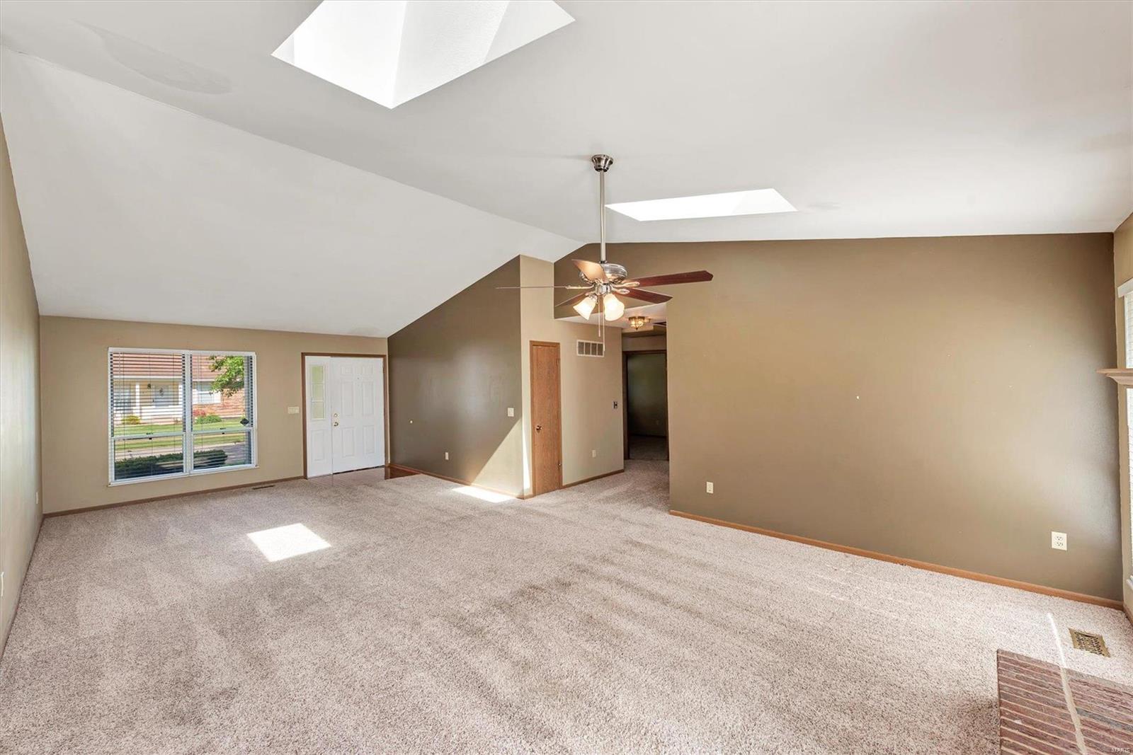 2580 England Town Road St. Louis, MO 63129 - Photo 3 of 26