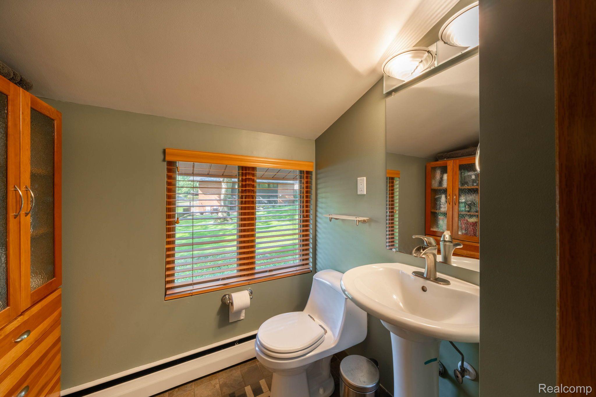 29590 Highmeadow Road Farmington, MI 48334 - Photo 20 of 39 Gallery Image 20
