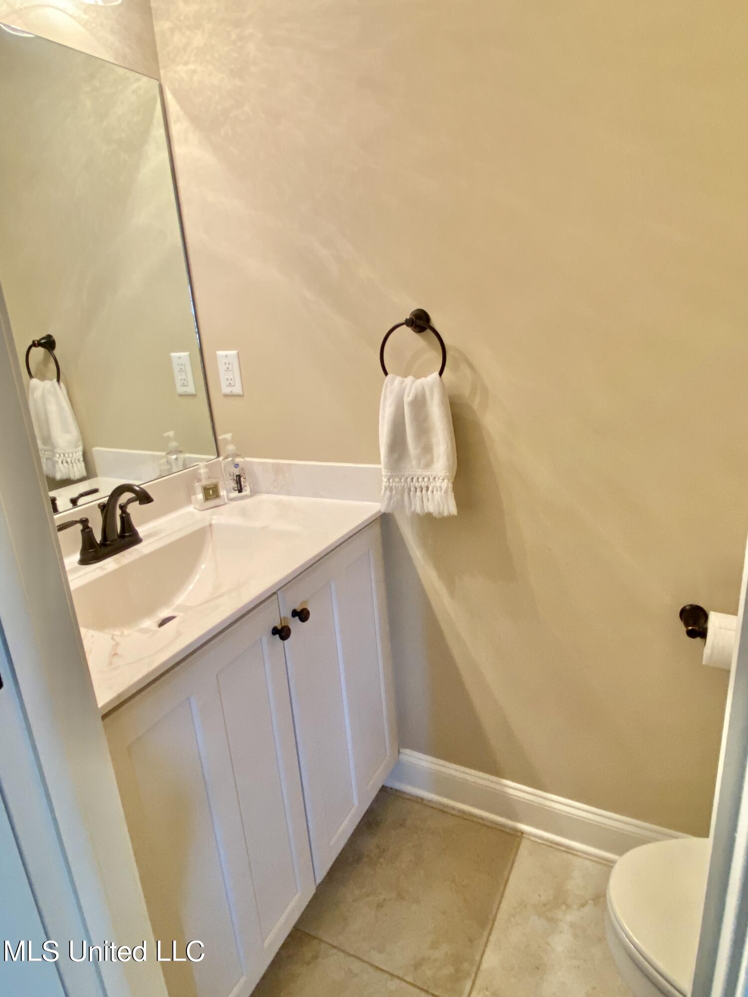 4621 Riva Ridge Drive Olive Branch, MS 38654 - Photo 25 of 31 Hall Half Bath