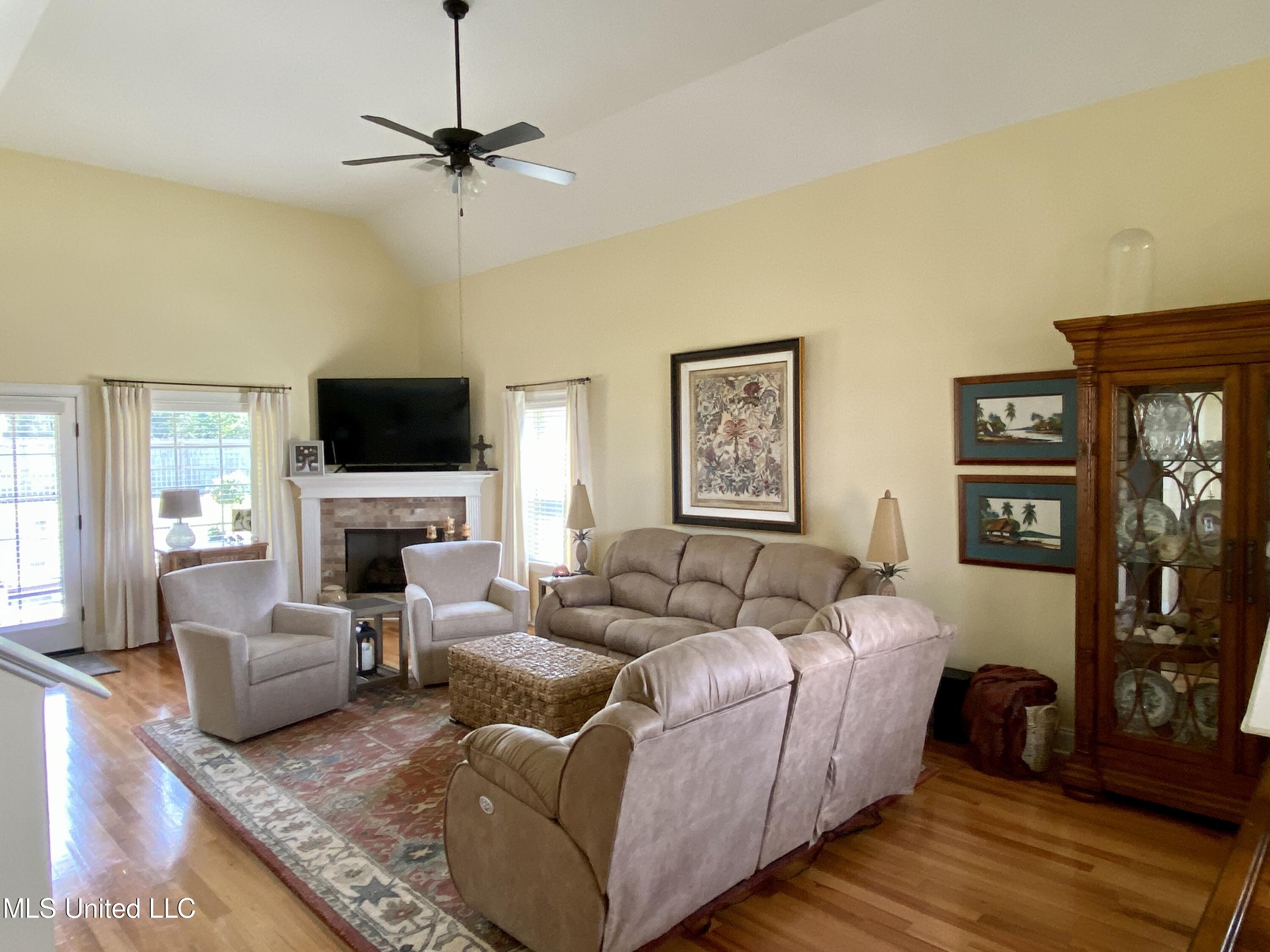 4621 Riva Ridge Drive Olive Branch, MS 38654 - Photo 10 of 31 Living Room