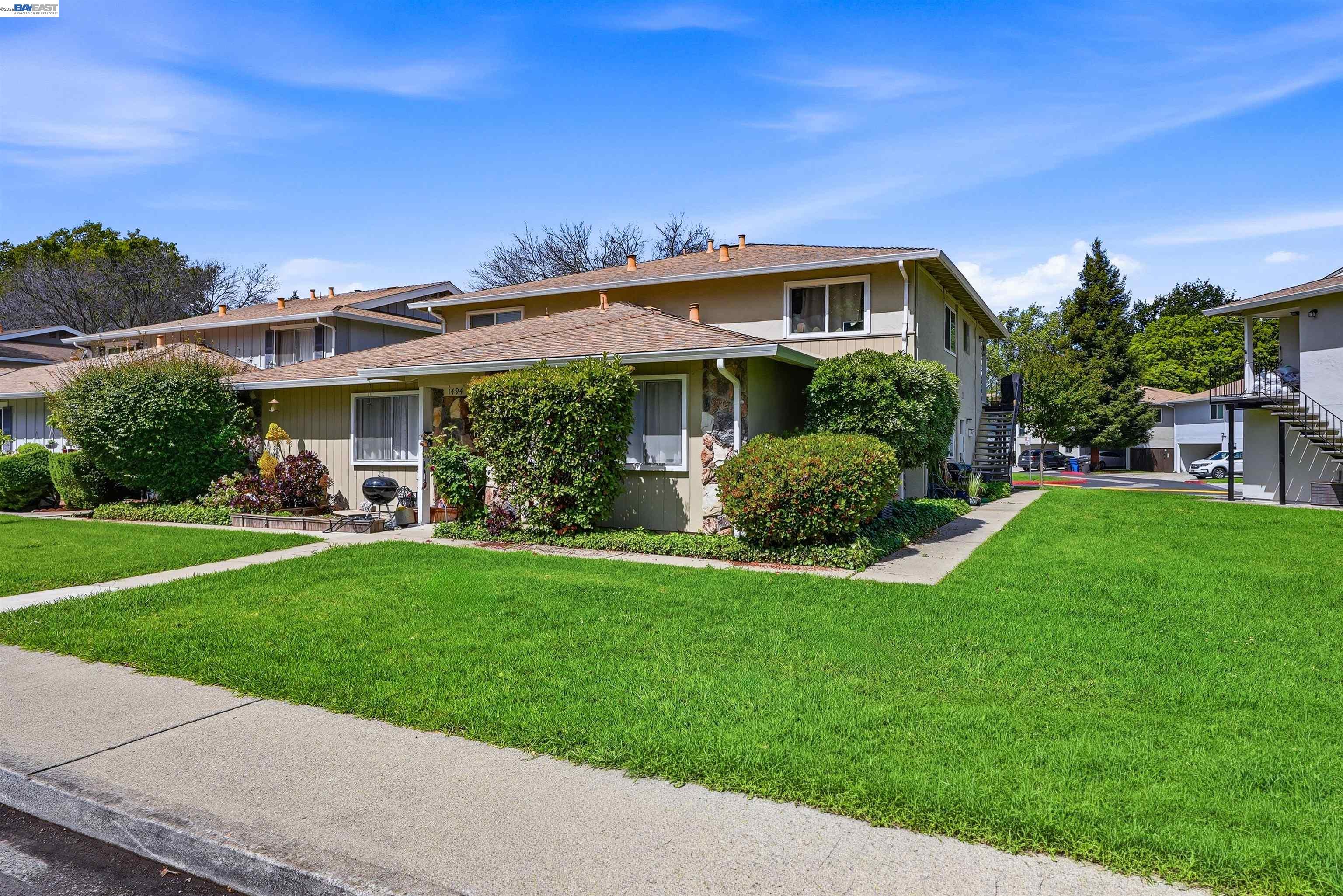 1494 Del Rio Circle, Unit D Concord, CA 94518 - Photo 2 of 8