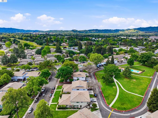 $325,000 | 1494 Del Rio Circle, Unit D, Concord, CA 94518