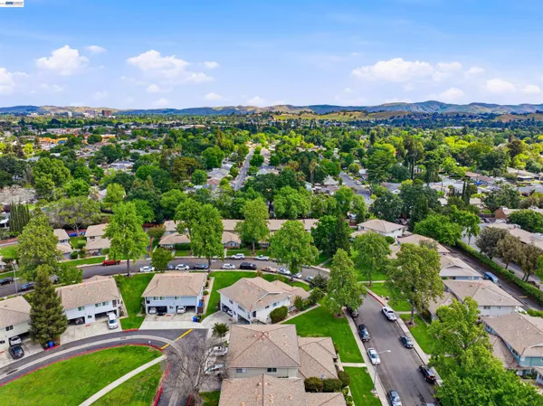 $325,000 | 1494 Del Rio Circle, Unit D, Concord, CA 94518