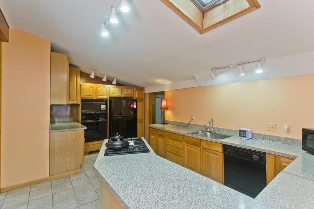 23 Brandon Avenue Springfield, MA 01119 - Photo 4 of 27