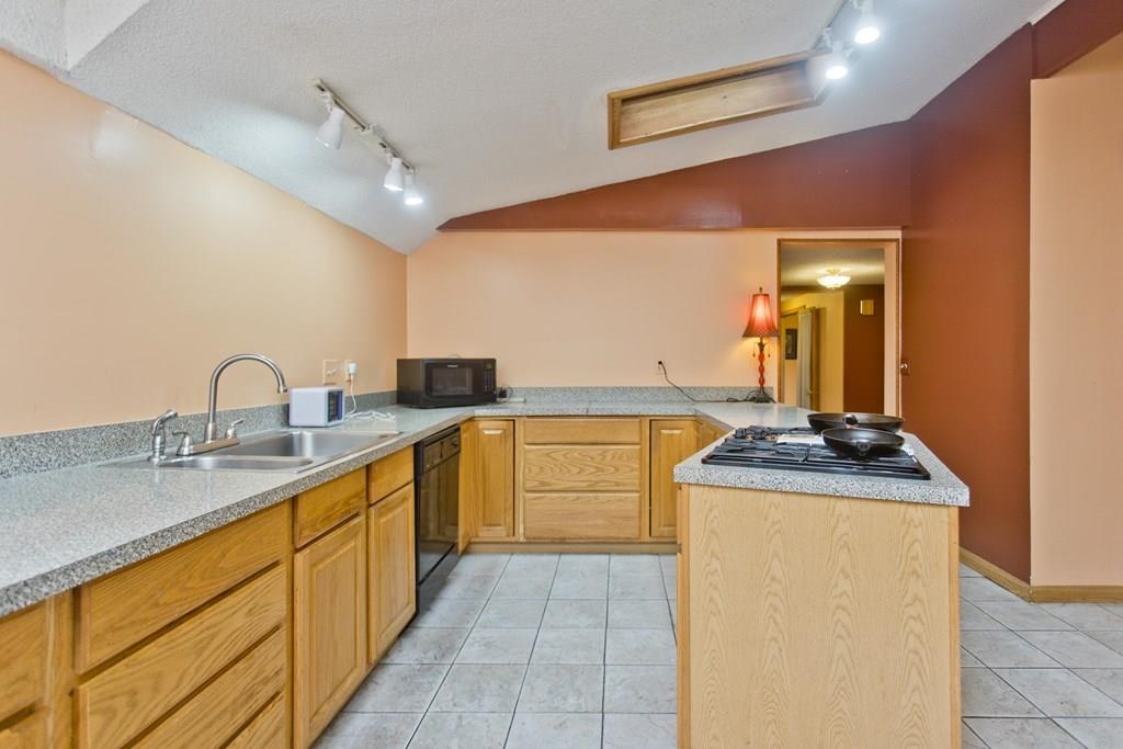 23 Brandon Avenue Springfield, MA 01119 - Photo 5 of 27