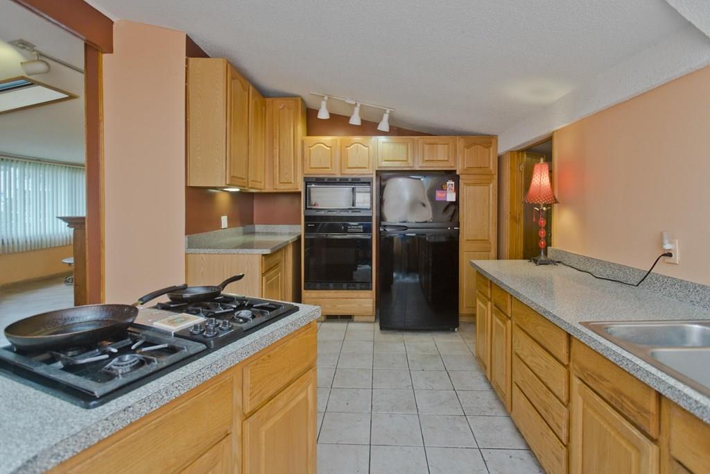 23 Brandon Avenue Springfield, MA 01119 - Photo 8 of 27