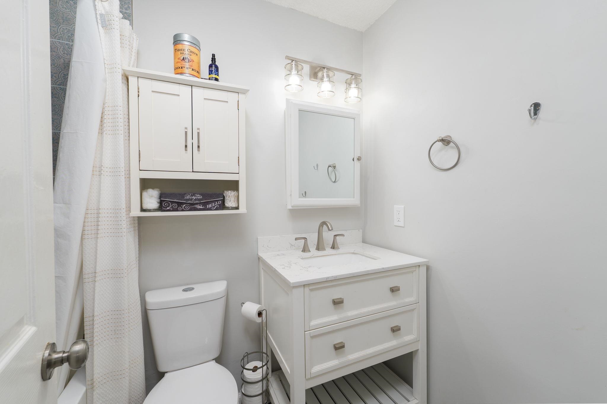 133 Mohegan Road St. Augustine, FL 32086 - Photo 15 of 24 a bathroom with a toilet sink vanity and mirror