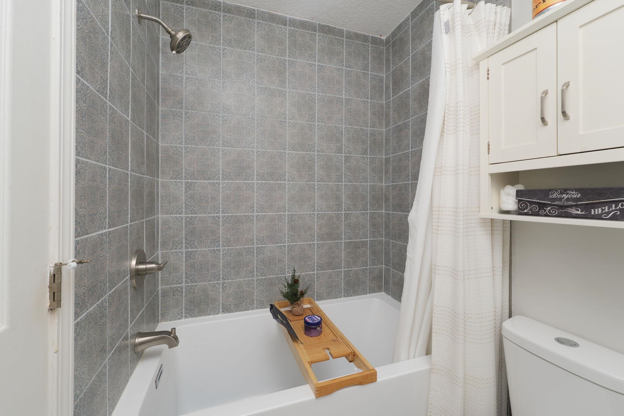 133 Mohegan Road St. Augustine, FL 32086 - Photo 16 of 24 a bathroom with a tub a toilet and a shower