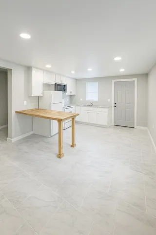 $1,000 | 605 Montgomery Street, Cowan, TN 37318