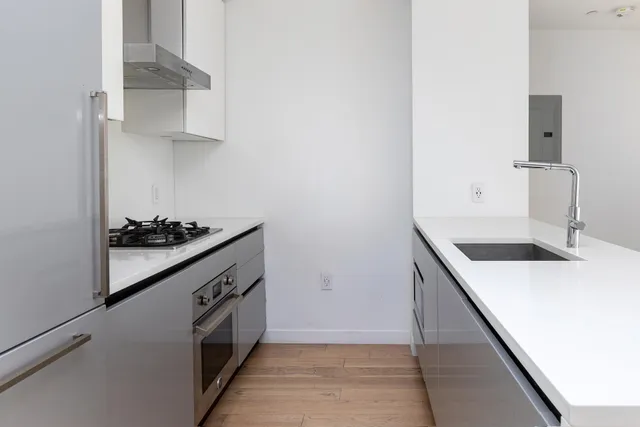 $1,275,000 | 540 West 49th Street, Unit 506N | Hell's Kitchen