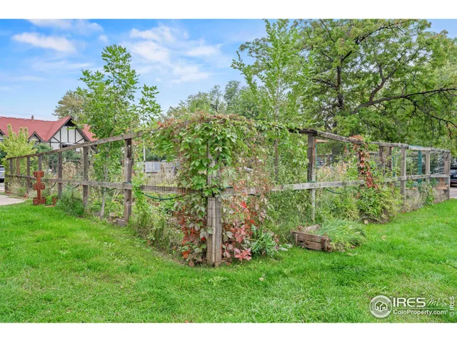 a view of building with yard