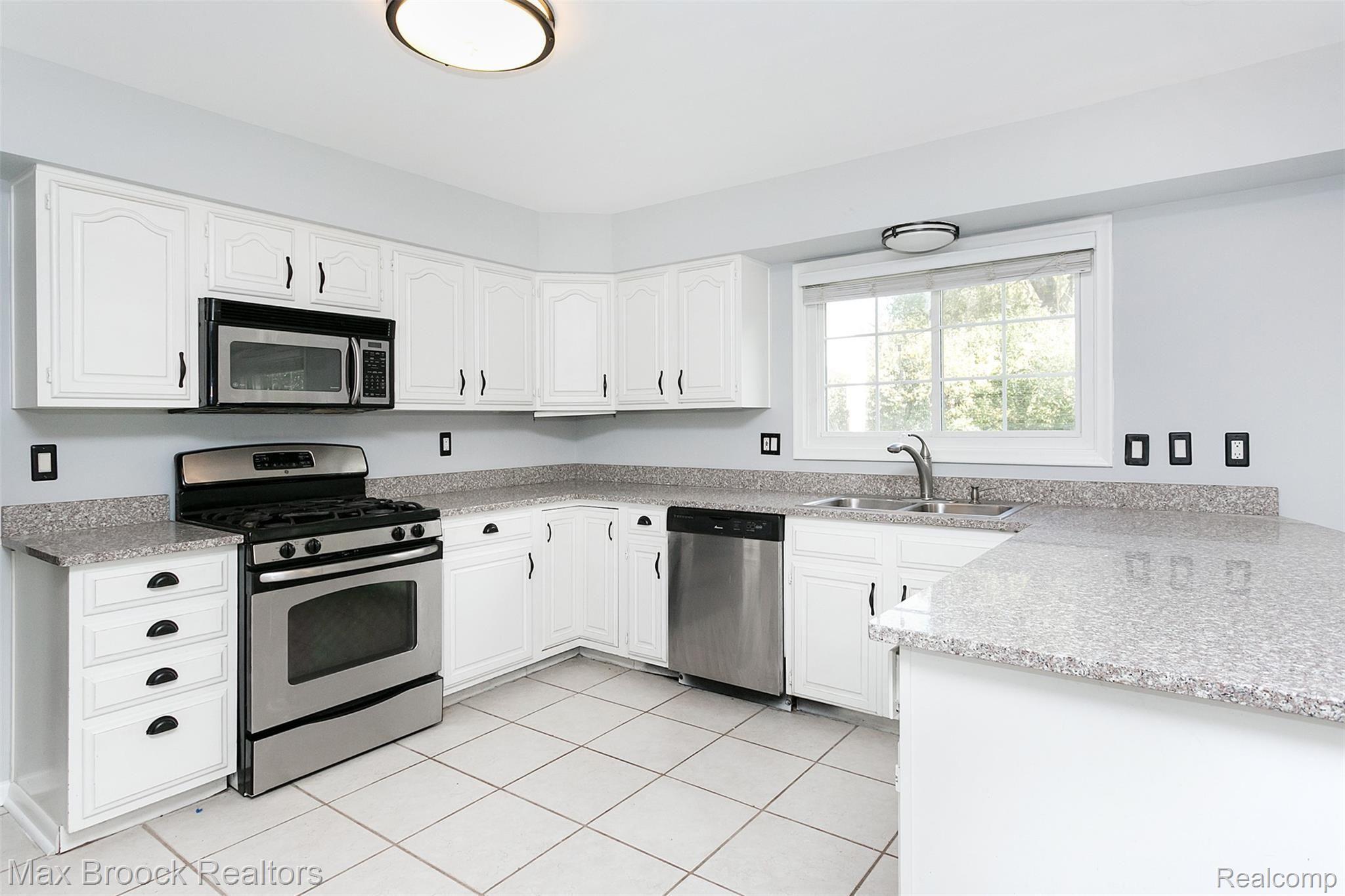 5437 Lahser Road Bloomfield Hills, MI 48304 - Photo 7 of 34 Lahser-15.jpg