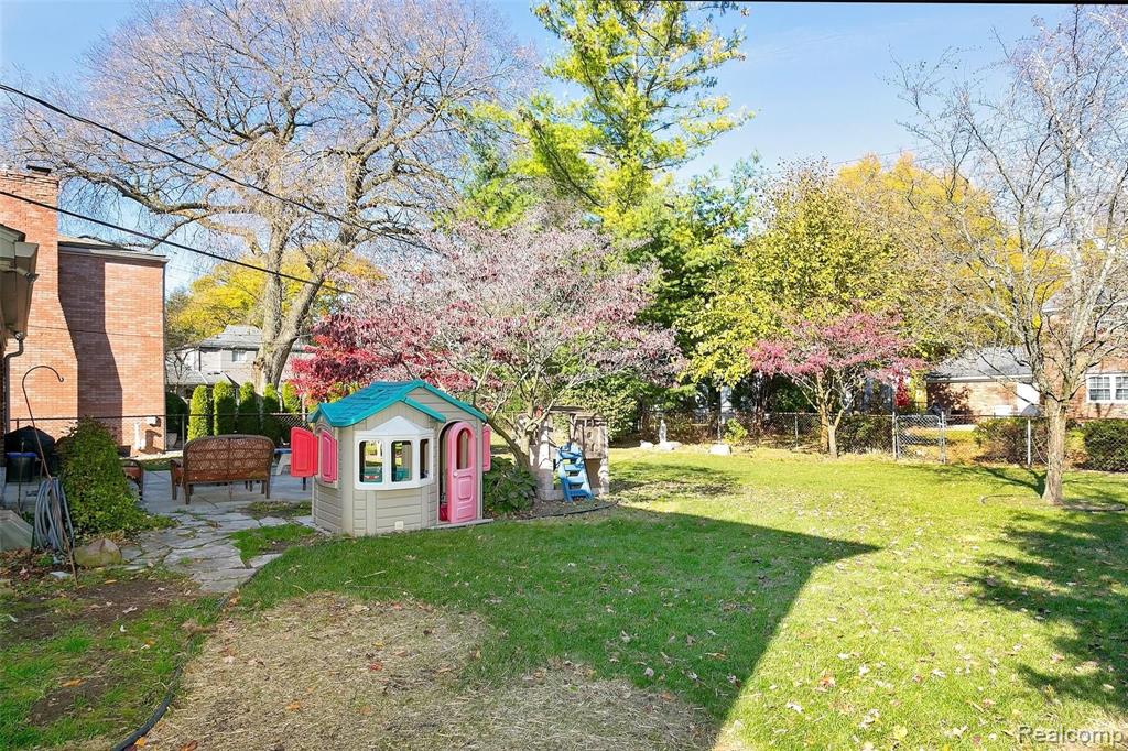 660 Cook Road Grosse Pointe Woods, MI 48236 - Photo 40 of 49
