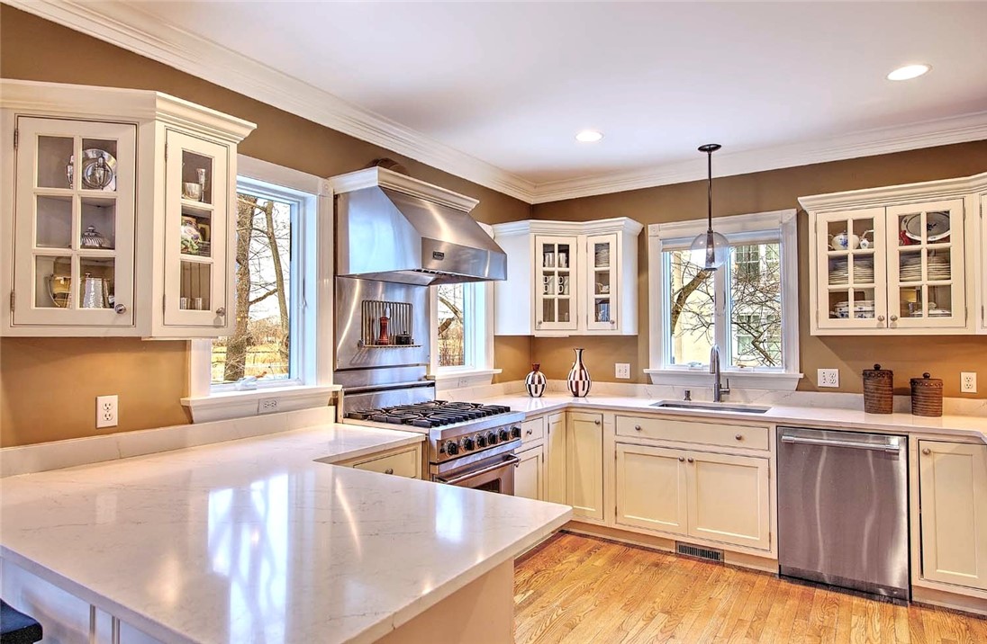 71 Alfred Drowne Road Barrington, RI 02806 - Photo 9 of 35 Gallery Image 9