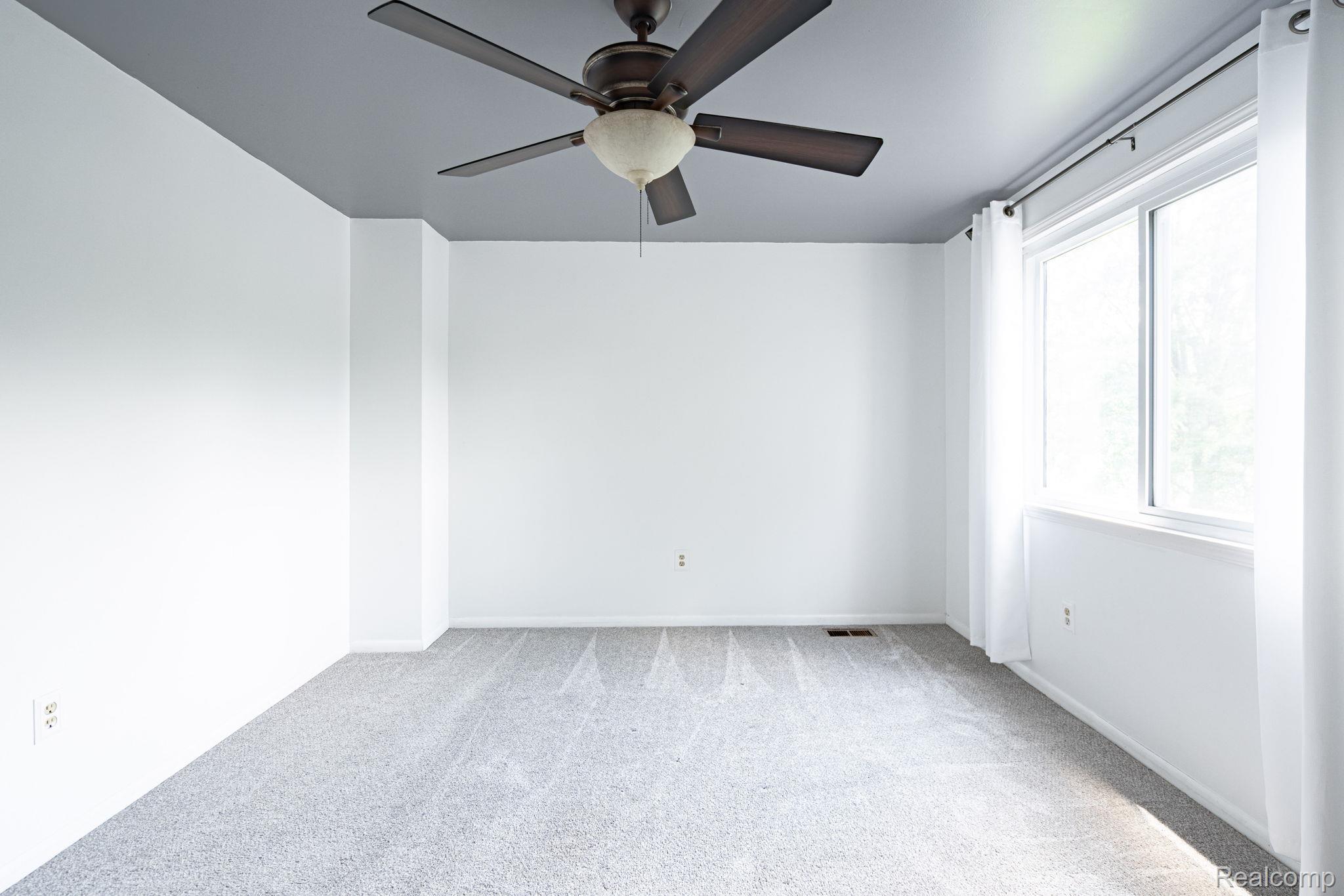 1642 Dancer Drive Rochester, MI 48307 - Photo 24 of 36 30-web-or-mls-interiors-21.jpg