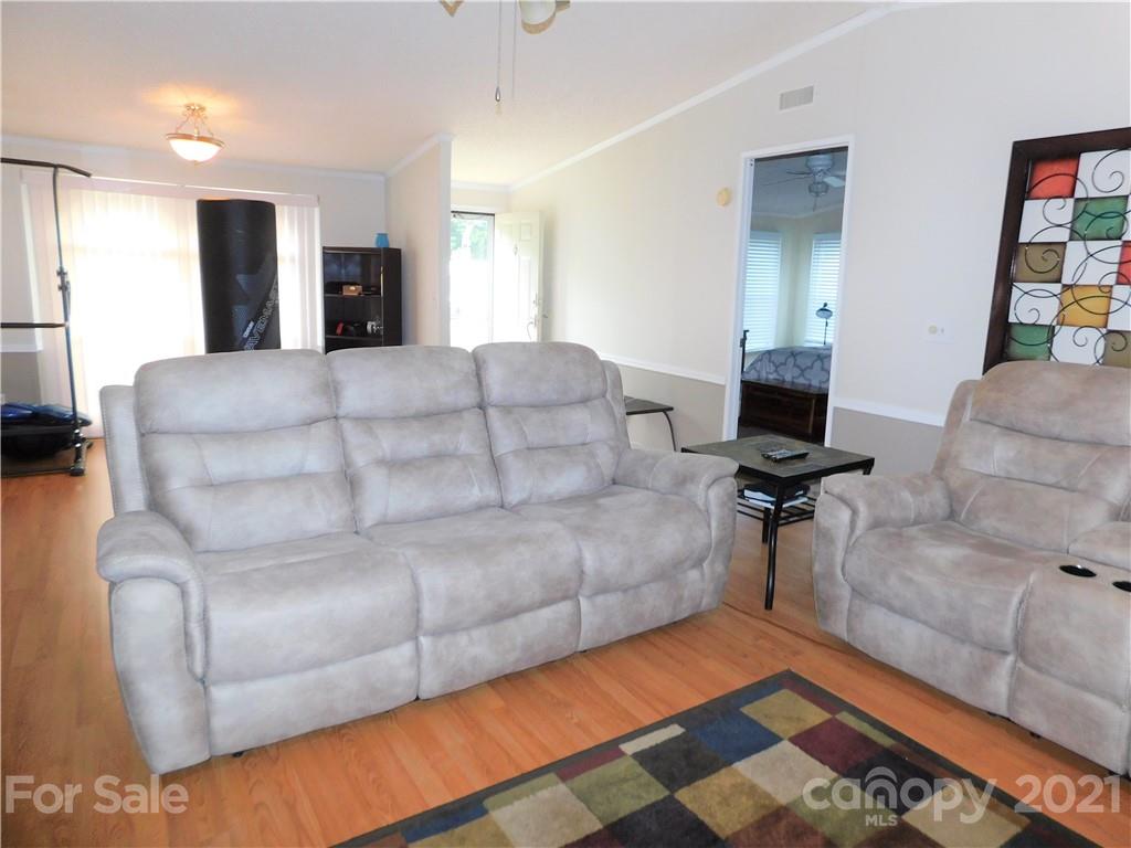 5809 Thompson Road Charlotte, NC 28216 - Photo 7 of 45 Gallery Image 7