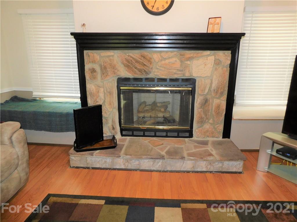 5809 Thompson Road Charlotte, NC 28216 - Photo 9 of 45 Gallery Image 9