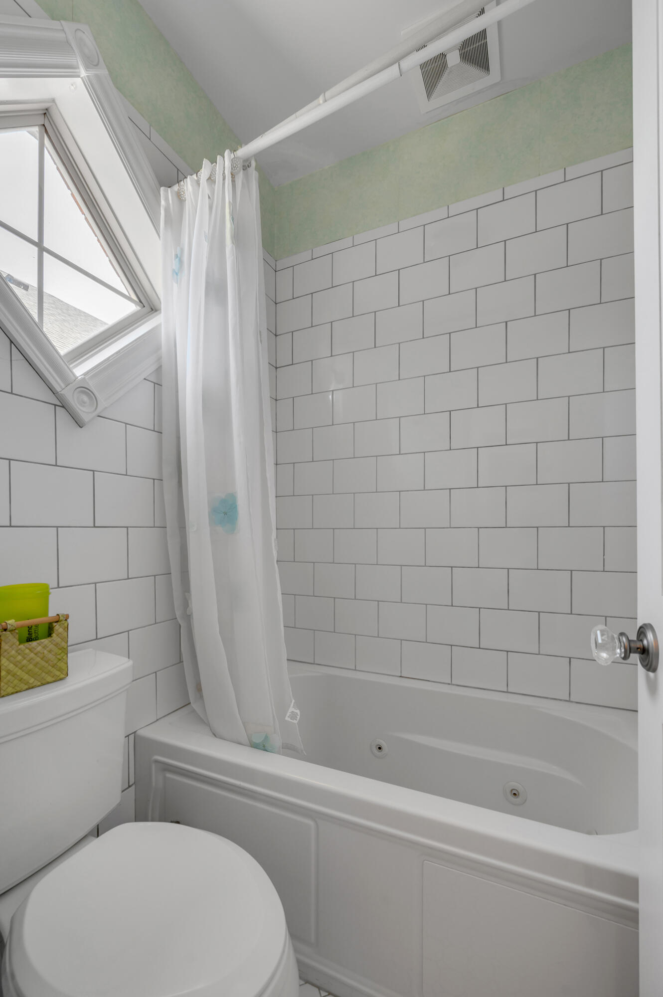 1701 Gay Evans Road Winchester, KY 40391 - Photo 35 of 88 Guest Bath