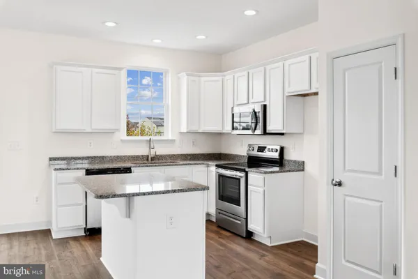$294,885 | 3809 Castle Drive, Dover, PA 17315