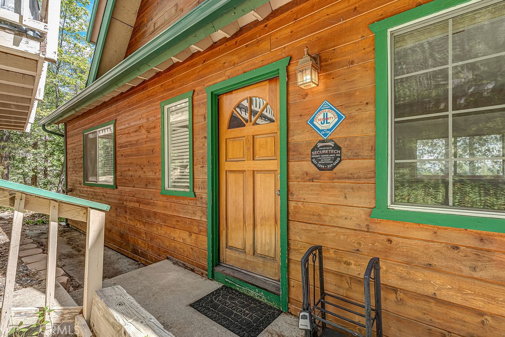 318 Old Toll Road Lake Arrowhead, CA 92352 - Photo 4 of 44