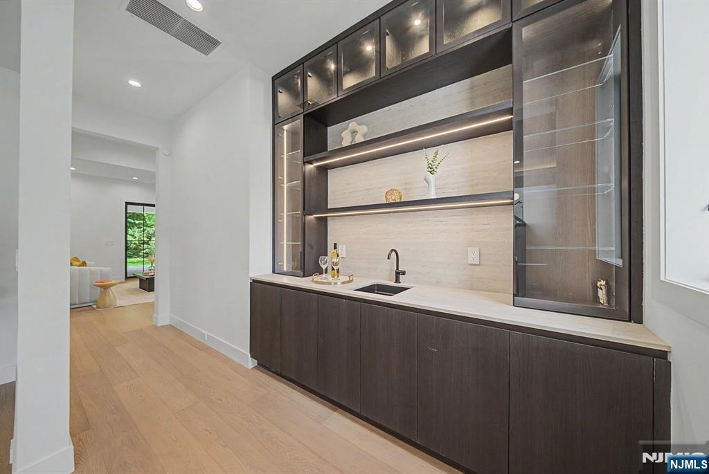 592 Piermont Road Demarest, NJ 07627 - Photo 4 of 50