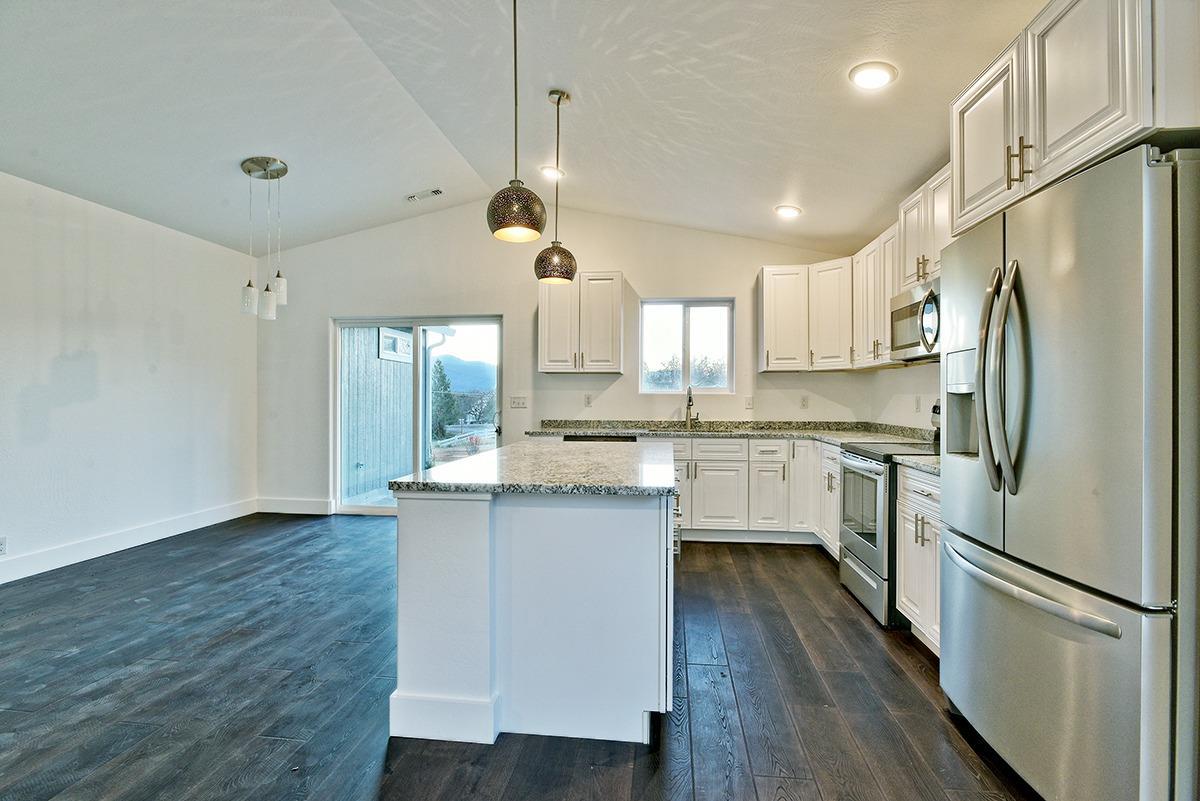 10014 Blackwell Road Central Point, OR 97502 - Photo 10 of 22 Additional Photo