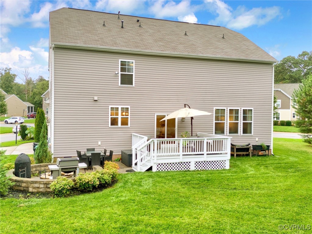 10168 Kellys Bluff Run Ashland, VA 23005 - Photo 39 of 50 a front view of a house with a yard