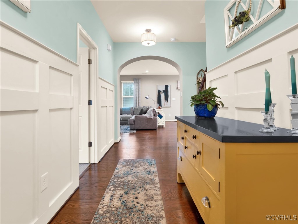 10168 Kellys Bluff Run Ashland, VA 23005 - Photo 6 of 50 a view of living room with furniture and a large mirror