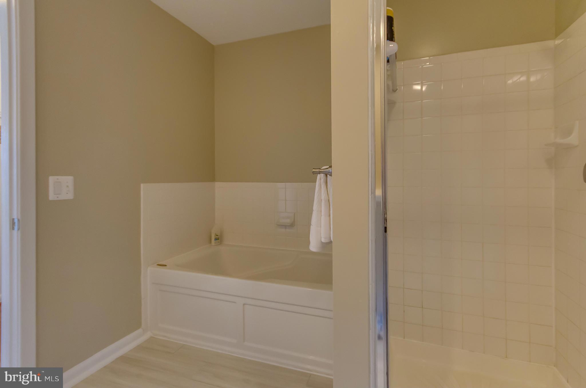 2116 12th Street Northwest Washington, DC 20009 - Photo 18 of 30 a bathroom with a bathtub