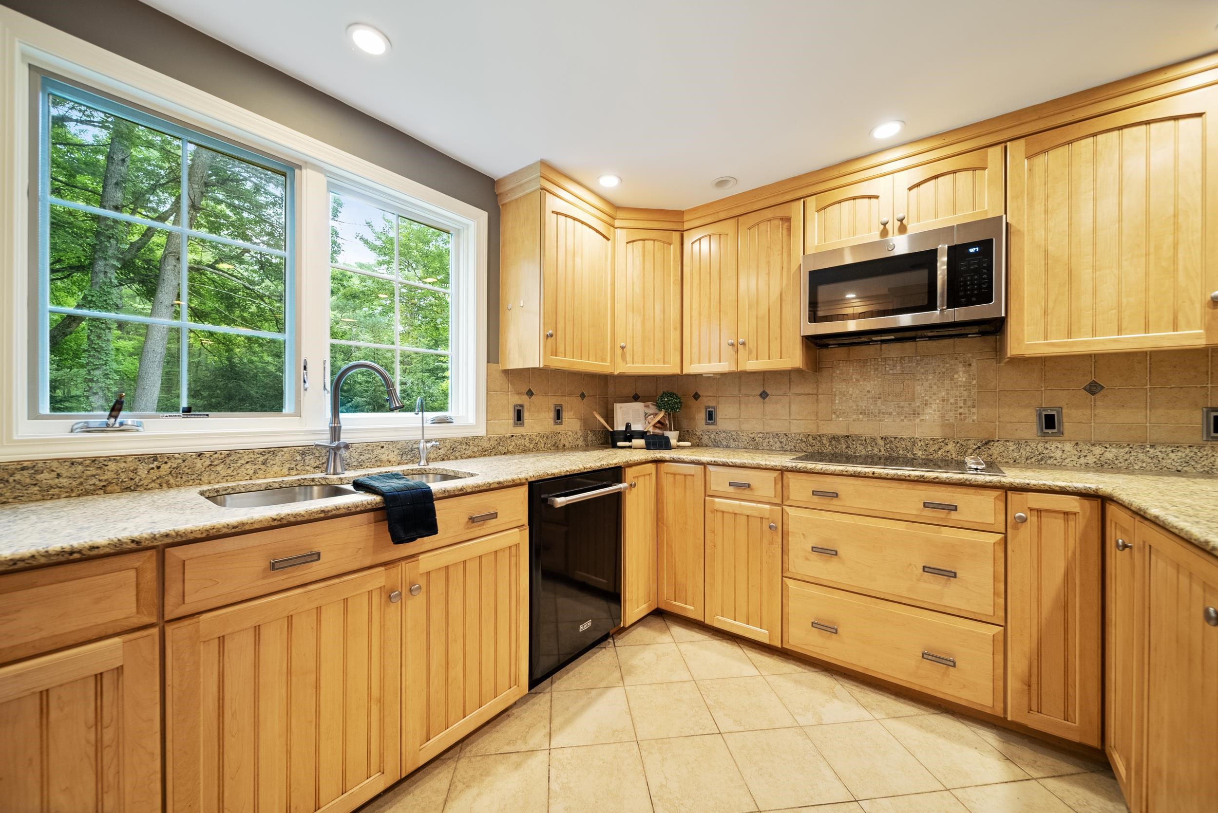 2 Rice Lane Bedford, NH 03110 - Photo 38 of 40