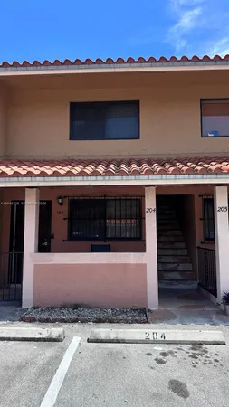 $2,100 | 2740 West 61st Street, Unit 204, Hialeah, FL 33016