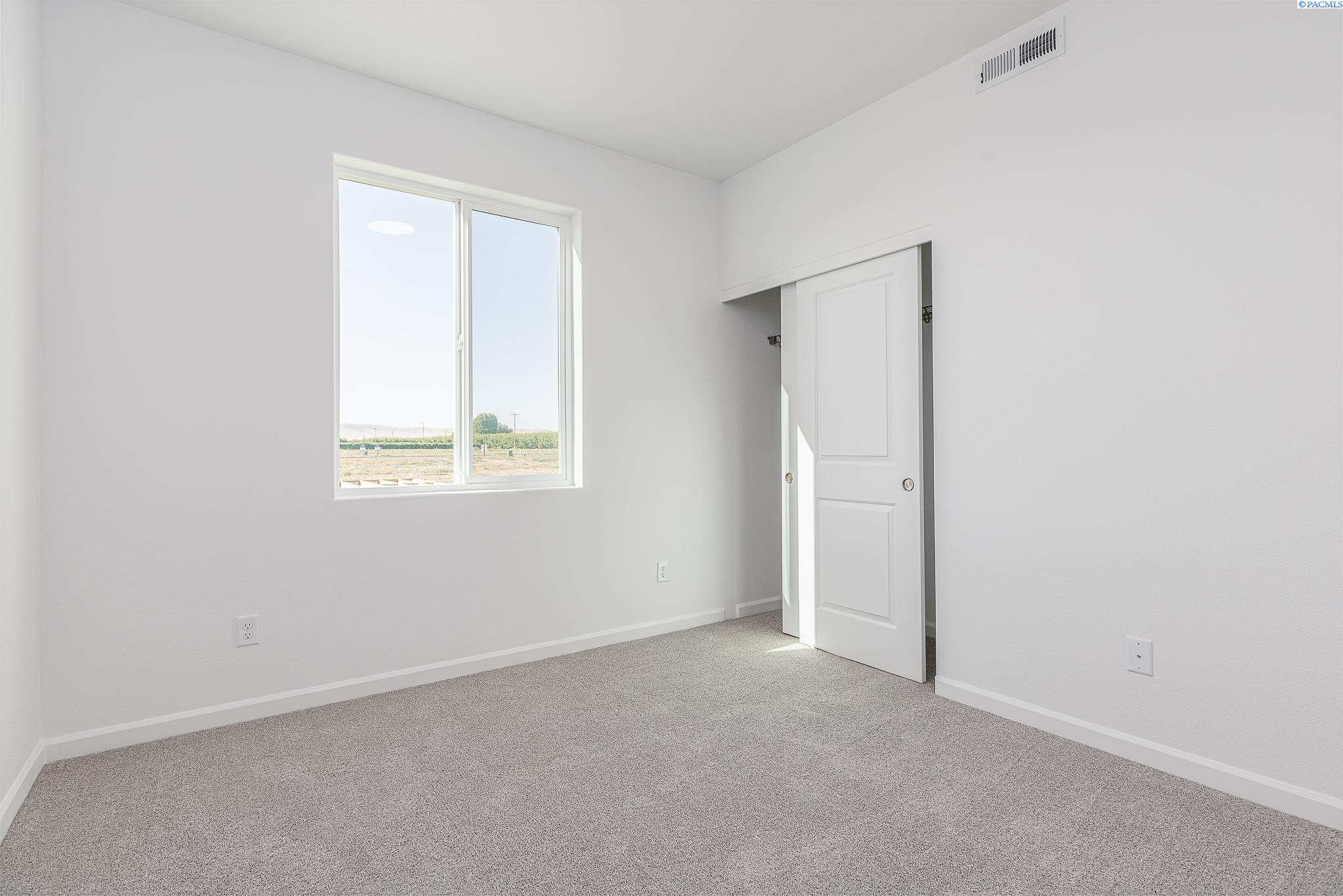 1504 Cascade Grandview, WA 98930 - Photo 9 of 26 Gallery Image 9