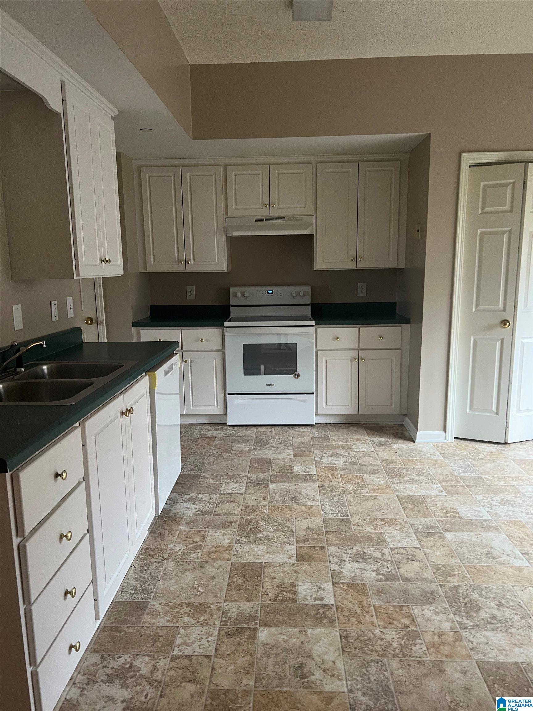 746 3rd Street Northeast Alabaster, AL 35007 - Photo 3 of 20