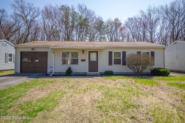 $2,500 | 31 Mildred Lane, Colonie, NY 12110