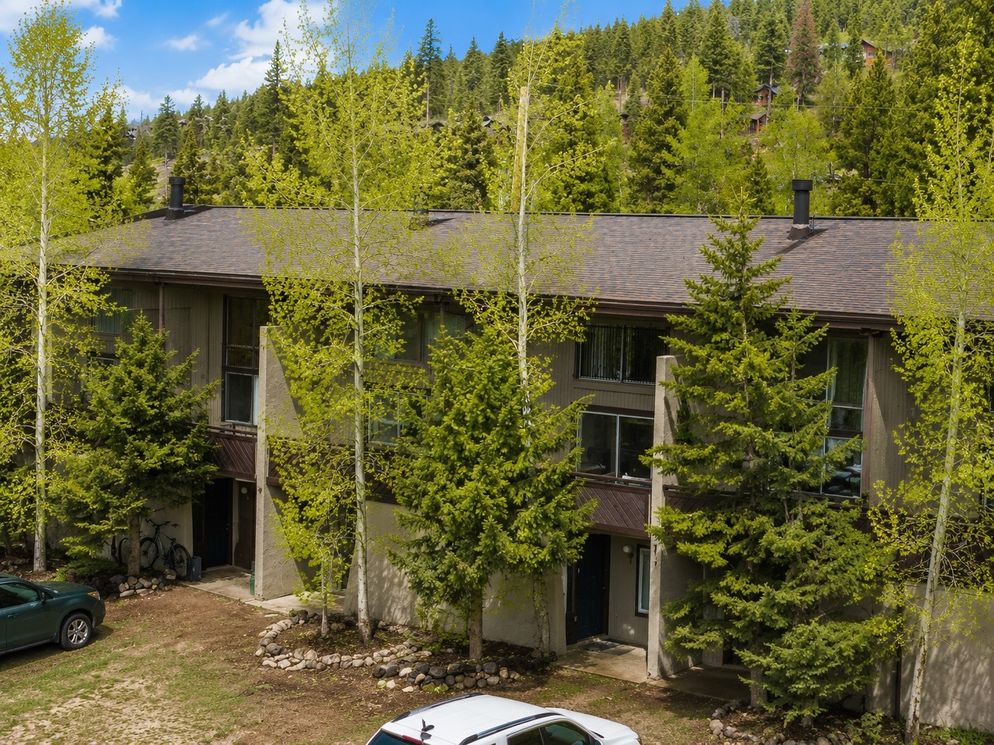 163 High Tor Road, Unit 7 Breckenridge, CO 80424 - Photo 4 of 42 a front view of a house with a yard
