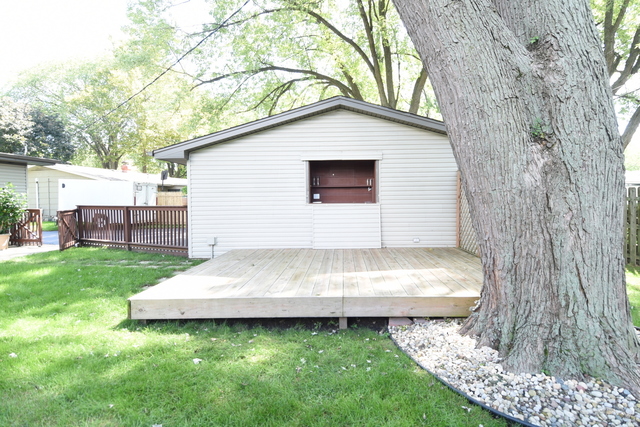 19 Hampton Road Montgomery, IL 60538 - Photo 3 of 22