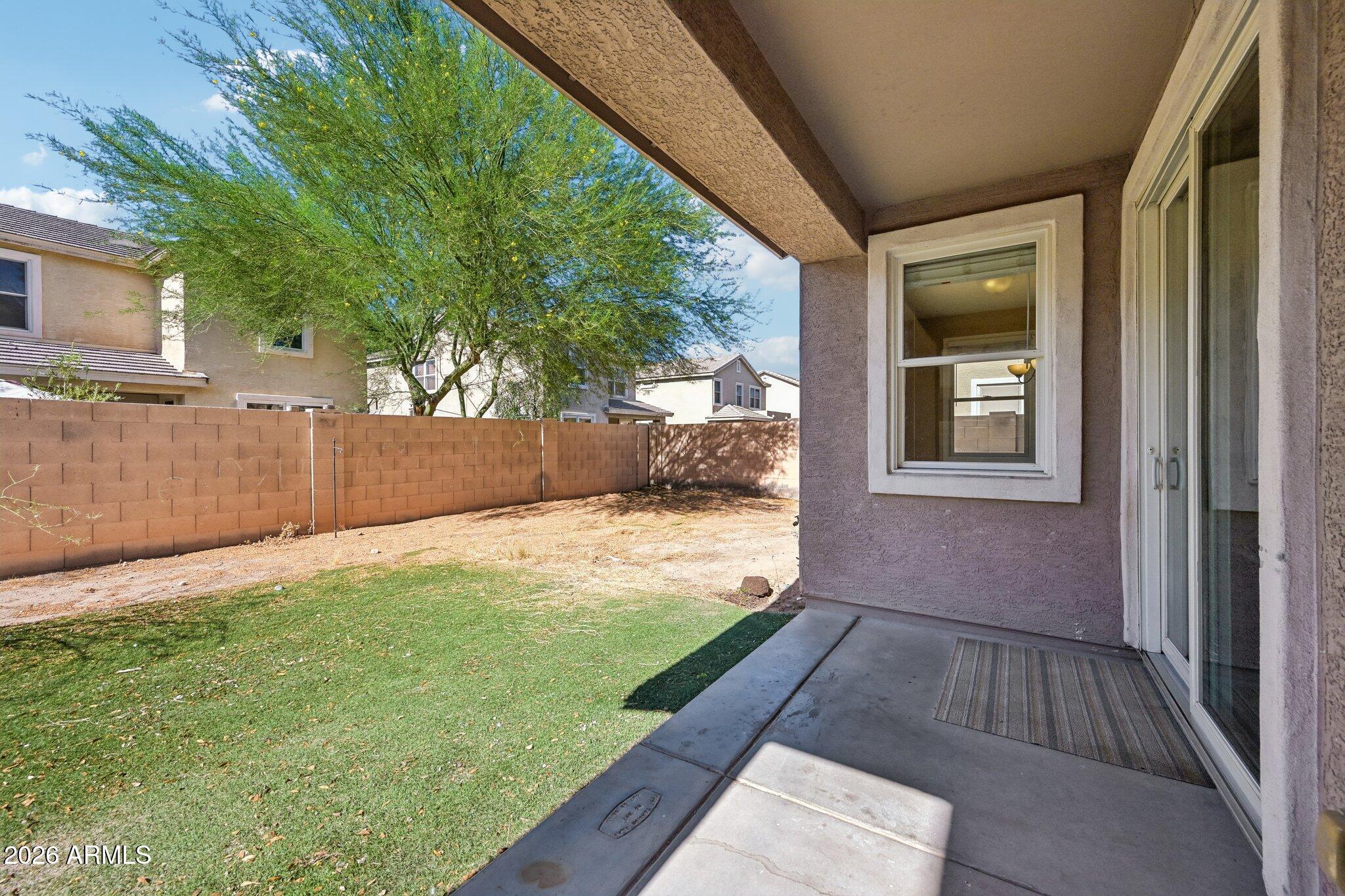 2330 East Pecan Road Phoenix, AZ 85040 - Photo 22 of 30 Covered patio