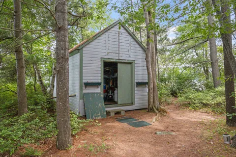 $2,499,000 | 28 Potato Island, Holderness, NH 03245