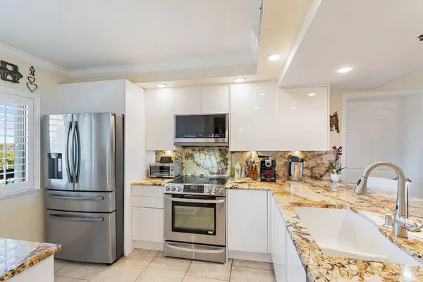 $830,000 | 401 Ocean Bluffs Boulevard, Unit 402, Jupiter, FL 33477