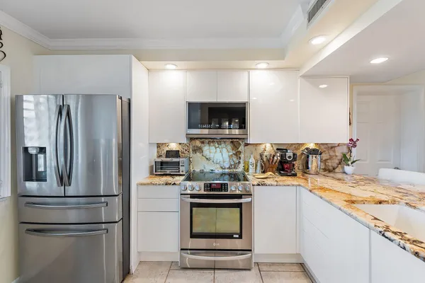$830,000 | 401 Ocean Bluffs Boulevard, Unit 402, Jupiter, FL 33477