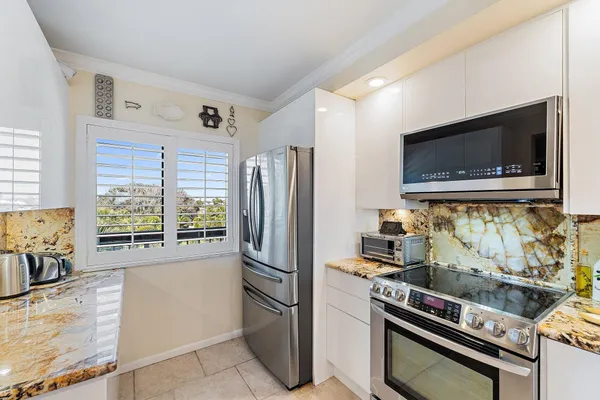 $830,000 | 401 Ocean Bluffs Boulevard, Unit 402, Jupiter, FL 33477
