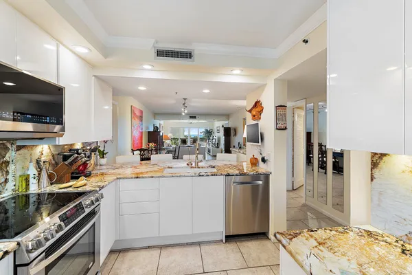 $830,000 | 401 Ocean Bluffs Boulevard, Unit 402, Jupiter, FL 33477