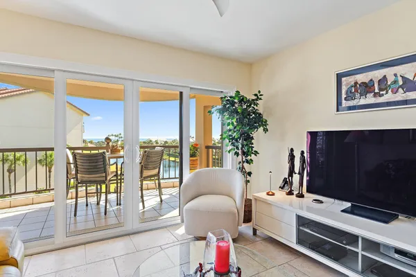 $830,000 | 401 Ocean Bluffs Boulevard, Unit 402, Jupiter, FL 33477